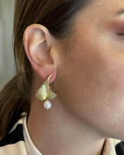 Carica l&#39;immagine nel visualizzatore di Gallery, Orecchini da donna in argento dorato con perle
