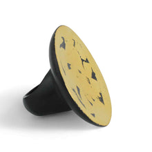 Carica l'immagine nel visualizzatore di Gallery, Anello donna ovale in ebano con foglia d'oro - Rosso Veneziano Gioielli