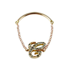Carica l'immagine nel visualizzatore di Gallery, Anello con iniziale C in oro rosa e diamanti – Rosso Veneziano Gioielli