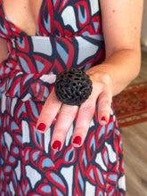 Carica l'immagine nel visualizzatore di Gallery, Anello donna sferico in ebano - Rosso Veneziano Gioielli