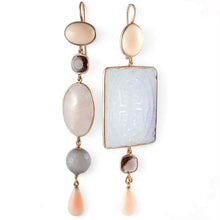 Carica l'immagine nel visualizzatore di Gallery, Orecchini pendenti asimmetrici in argento rosa con corallo e pietre naturali
