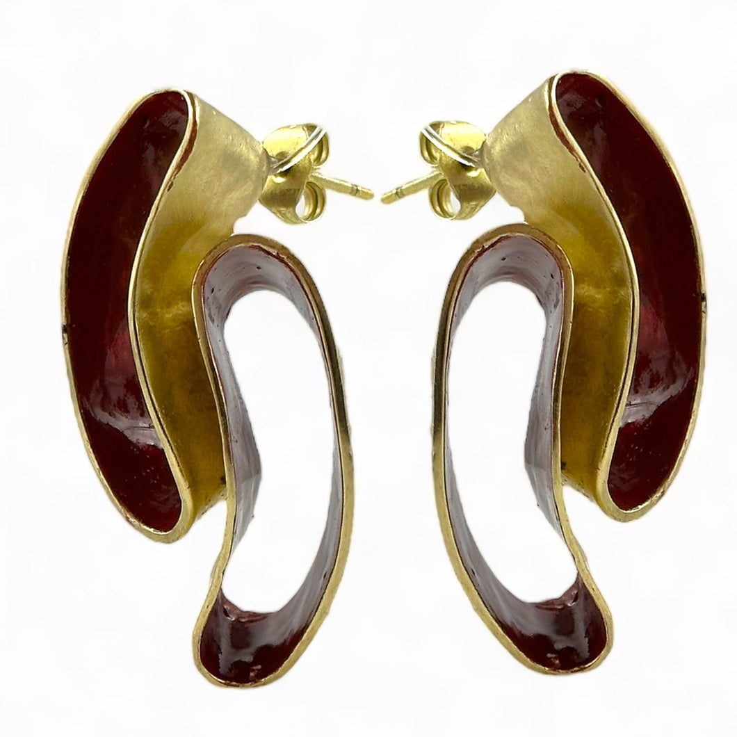 Orecchini in bronzo dorato e smalti rossi