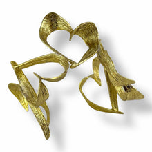 Carica l&#39;immagine nel visualizzatore di Gallery, Grande Bracciale bangle con cuori in bronzo dorato

