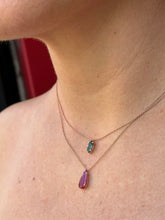 Carica l&#39;immagine nel visualizzatore di Gallery, Collana in oro rosa con goccia di rubino
