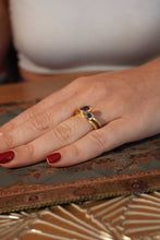 Carica l&#39;immagine nel visualizzatore di Gallery, Anello donna in argento dorato martellato con ametista
