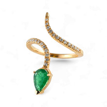 Carica l&#39;immagine nel visualizzatore di Gallery, Anello serpente in oro rosa con goccia di smeraldo e diamanti
