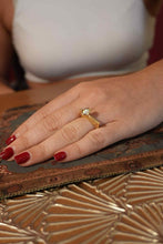 Carica l&#39;immagine nel visualizzatore di Gallery, Anello donna carrè in argento dorato martellato con opale arlecchino
