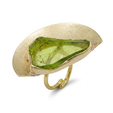 Carica l'immagine nel visualizzatore di Gallery, Anello in Bronzo Dorato con Resina Verde – Rosso Veneziano


