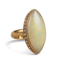 Carica l&#39;immagine nel visualizzatore di Gallery, Anello in oro rosa e diamanti con opale arlecchino taglio marquise
