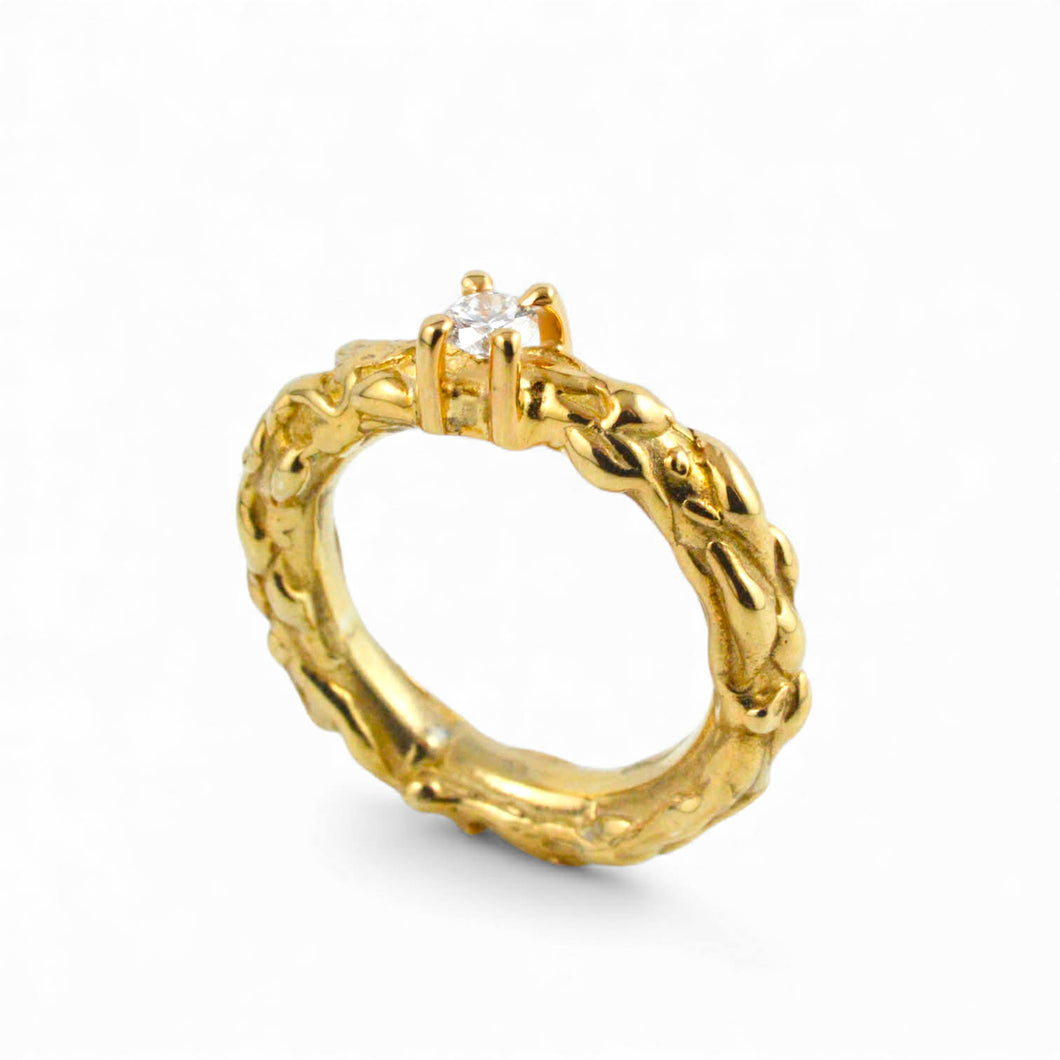 Anello martellato in argento dorato e oro con diamante Lab Grown – Rosso Veneziano Gioielli