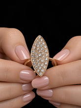 Carica l'immagine nel visualizzatore di Gallery, Anello Marquise in Oro Rosa 9 Carati con Diamanti Lab Grown - Rosso Veneziano Gioielli
