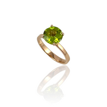 Carica l&#39;immagine nel visualizzatore di Gallery, Anello solitario in oro con peridoto
