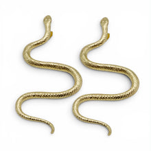 Carica l'immagine nel visualizzatore di Gallery, Orecchini Pendenti Serpente in Bronzo Dorato – Rosso Veneziano Gioielli
