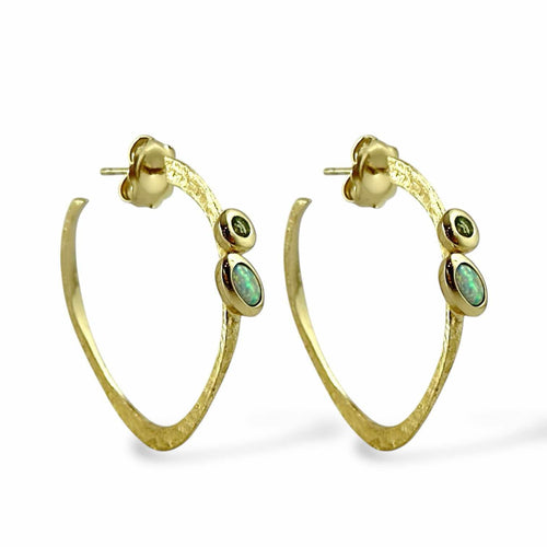 Orecchini a cerchio in argento dorato con zaffiro verde e opale arlecchino 