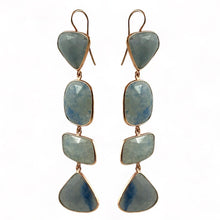 Carica l&#39;immagine nel visualizzatore di Gallery, Orecchini pendenti in argento rosa con zaffiri naturali
