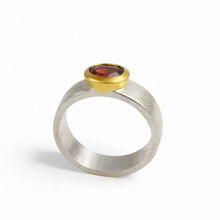 Carica l'immagine nel visualizzatore di Gallery, Anello in argento bicolor con tormalina colorata - Rosso Veneziano Gioielli
