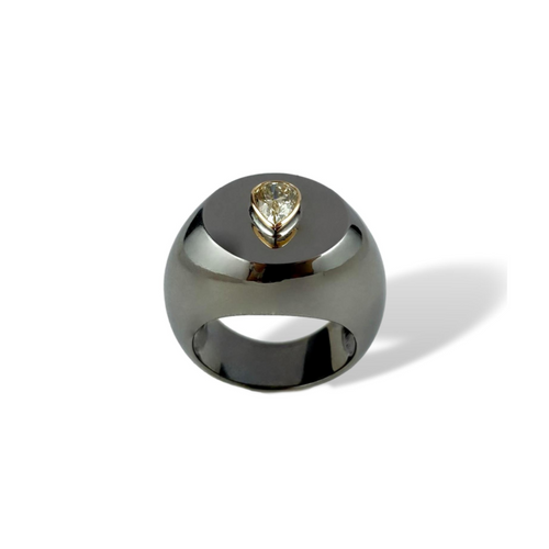 Anello Chevalier in argento e oro con diamante a goccia