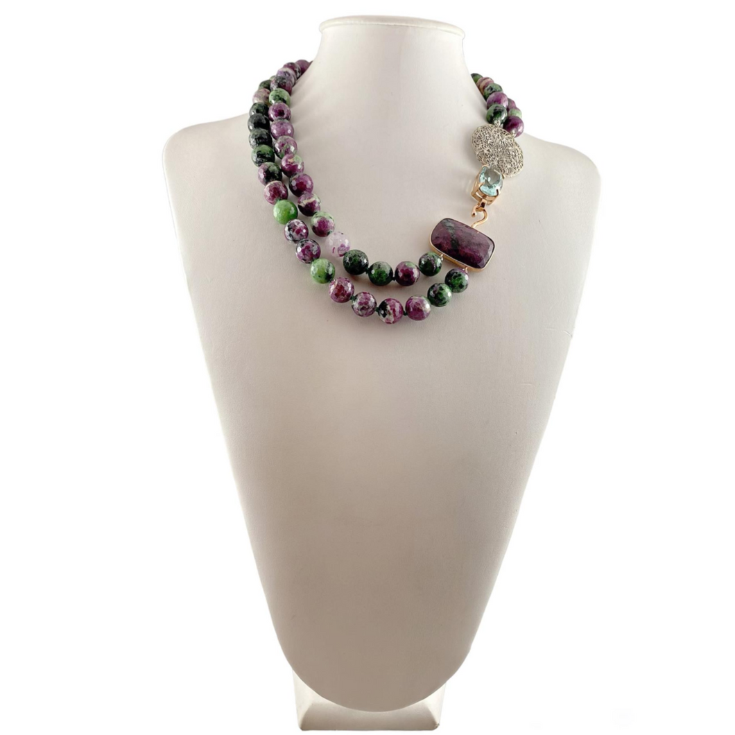 Collana in Zoisite e topazio azzurro