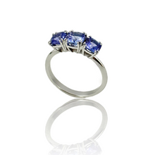 Carica l&#39;immagine nel visualizzatore di Gallery, Anello trilogy in oro con tanzanite
