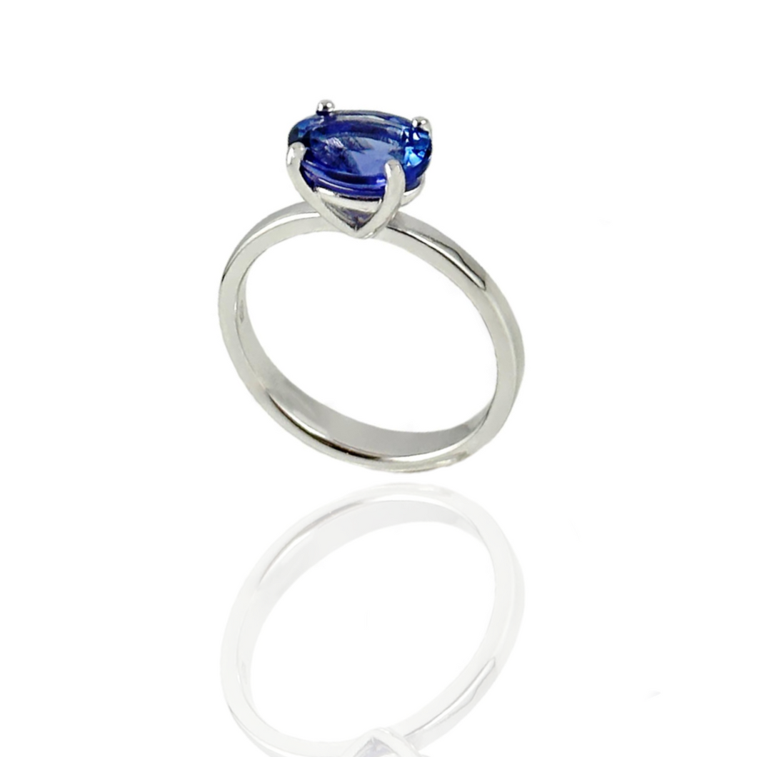 Anello in oro con tanzanite