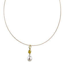 Carica l&#39;immagine nel visualizzatore di Gallery, Girocollo in oro giallo con perla e diamante fancy giallo
